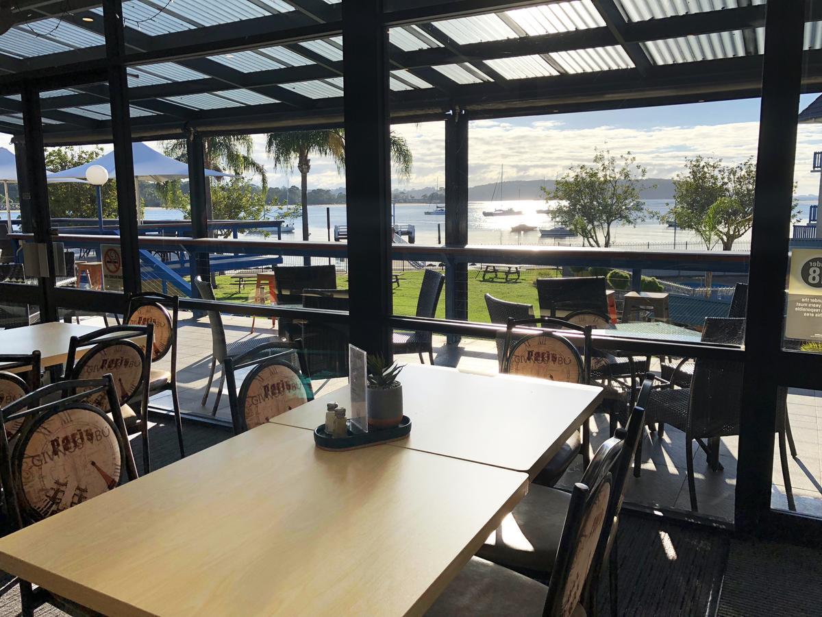 Mariners On The Waterfront Motel Batemans Bay Exterior photo