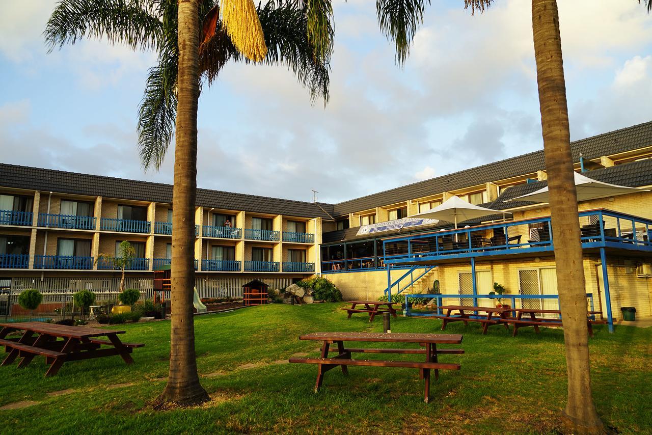 Mariners On The Waterfront Motel Batemans Bay Exterior photo